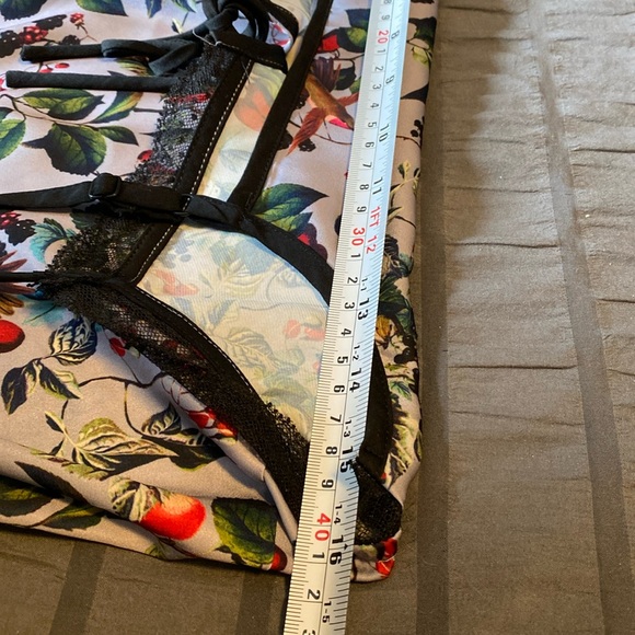 RW&CO camisole. Front tie and small lace in the front. Size small. - Picture 7 of 7